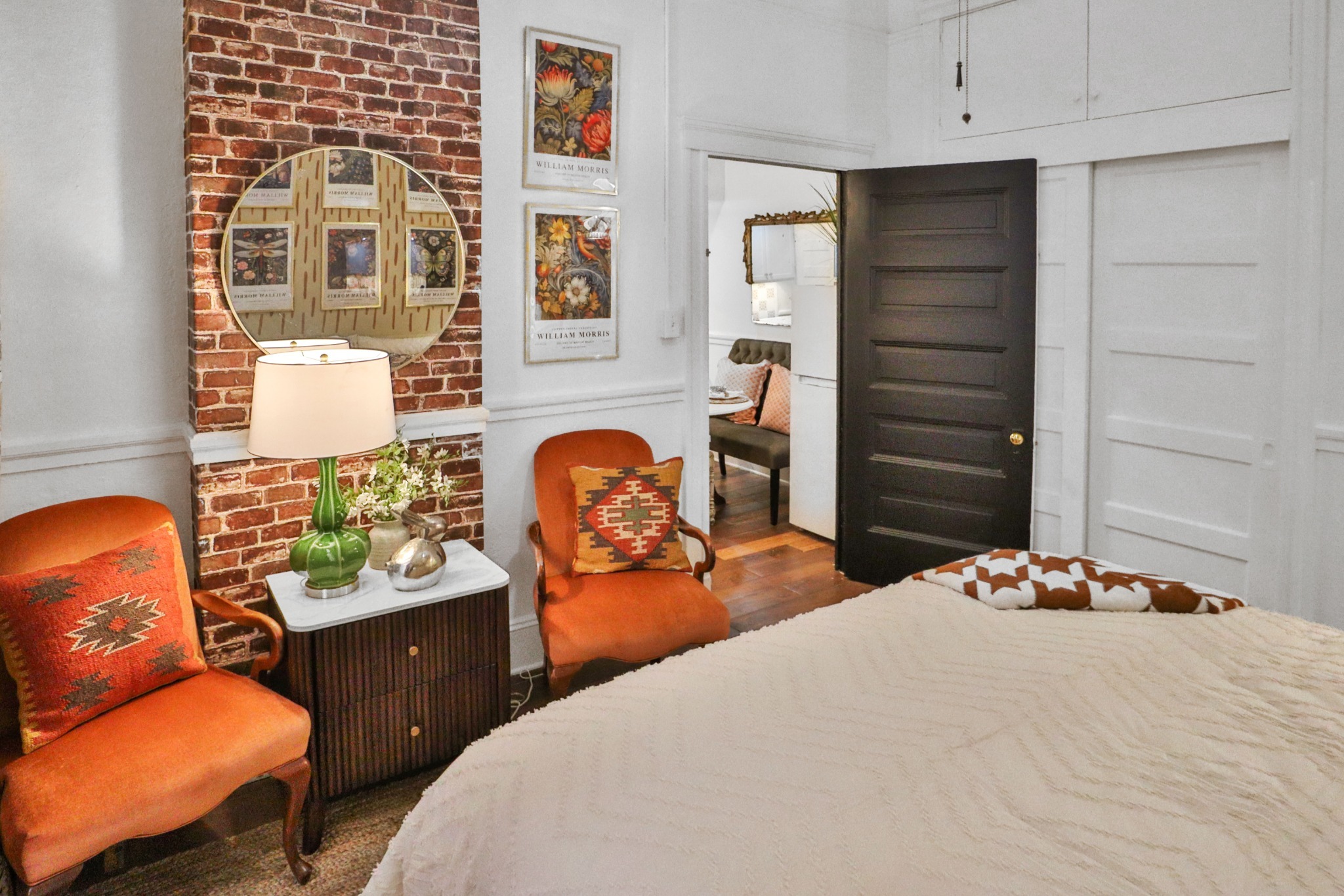 Directly on Riverwalk Downtown 2 BR King, WIFI