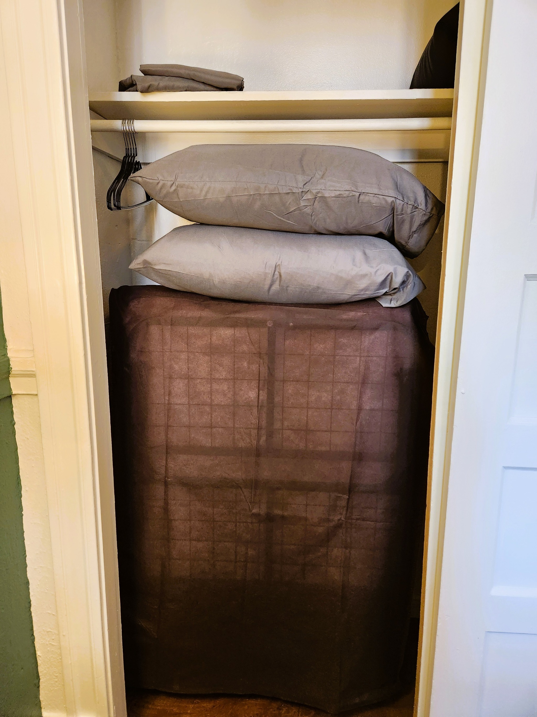 Directly on Riverwalk Downtown 2 BR King, WIFI