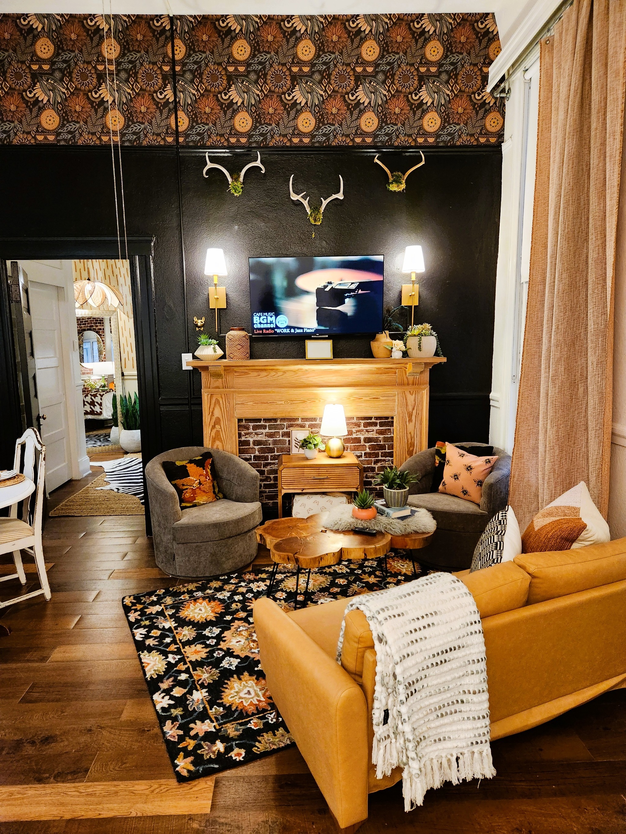 Directly on Riverwalk Downtown 2 BR King, WIFI
