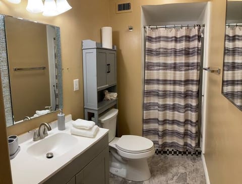 Clean, Quiet, Walkable, No Cleaning Fee