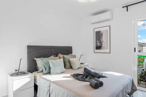 Bright Beach Retreat | Walk to Sand, Shops&Dining
