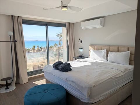 Supreme Beachfront 3BR Villa Soma bay with Garden