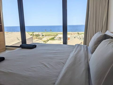Elevated Sea View 2BR Standalone Free Beach & Pool