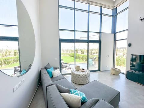 Beachfront 1BR Spacious Somabay Loft w Beach, Pool