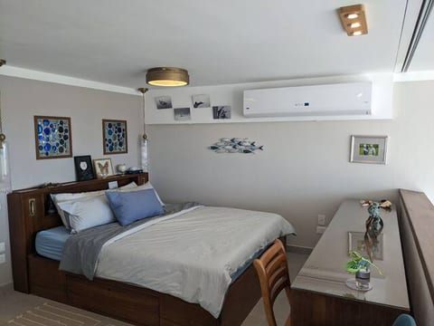 Modern Beachfront 1BR Loft with Garden in Somabay