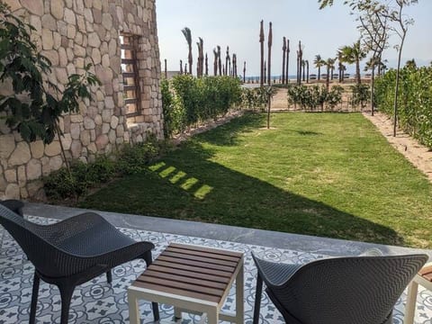 Modern Beachfront 1BR Loft with Garden in Somabay