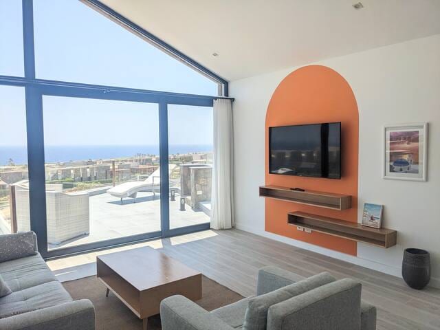 Modern 2BR Villa w sea views, beach & pool access