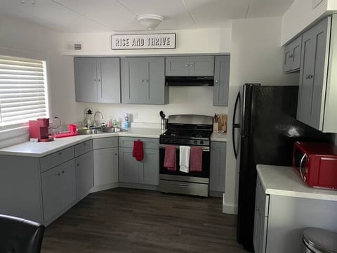 Lovely 1 bed room apartment, all to yourself.