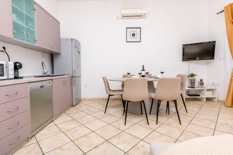 Apartment Kiara near the beach - Unit 376742-13