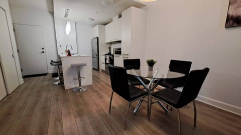 Sleek Modern Condo w/ Gym, Pool, Rooftops
