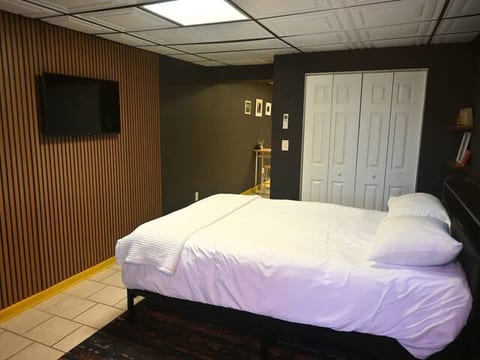 Hollins Hideaway: Cozy Retreat