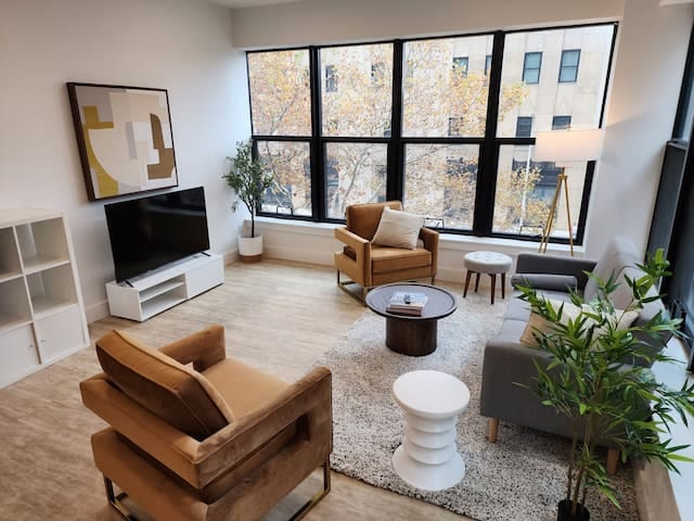 Appartement spacieux dans un immeuble de luxe avec services. - Syracuse