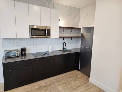 Roomy apartment in luxury amenity building