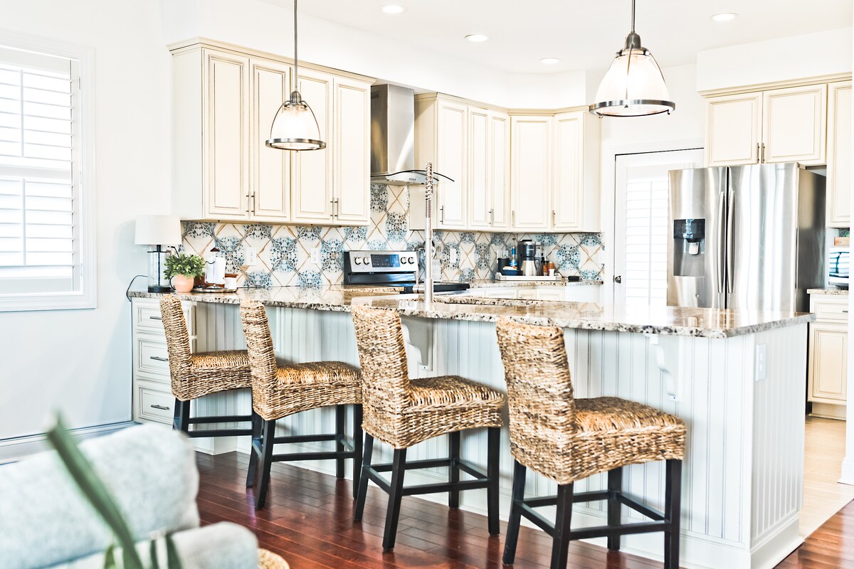 {Luxe} OCEAN VIEWS | Private Beach, Espresso Bar!
