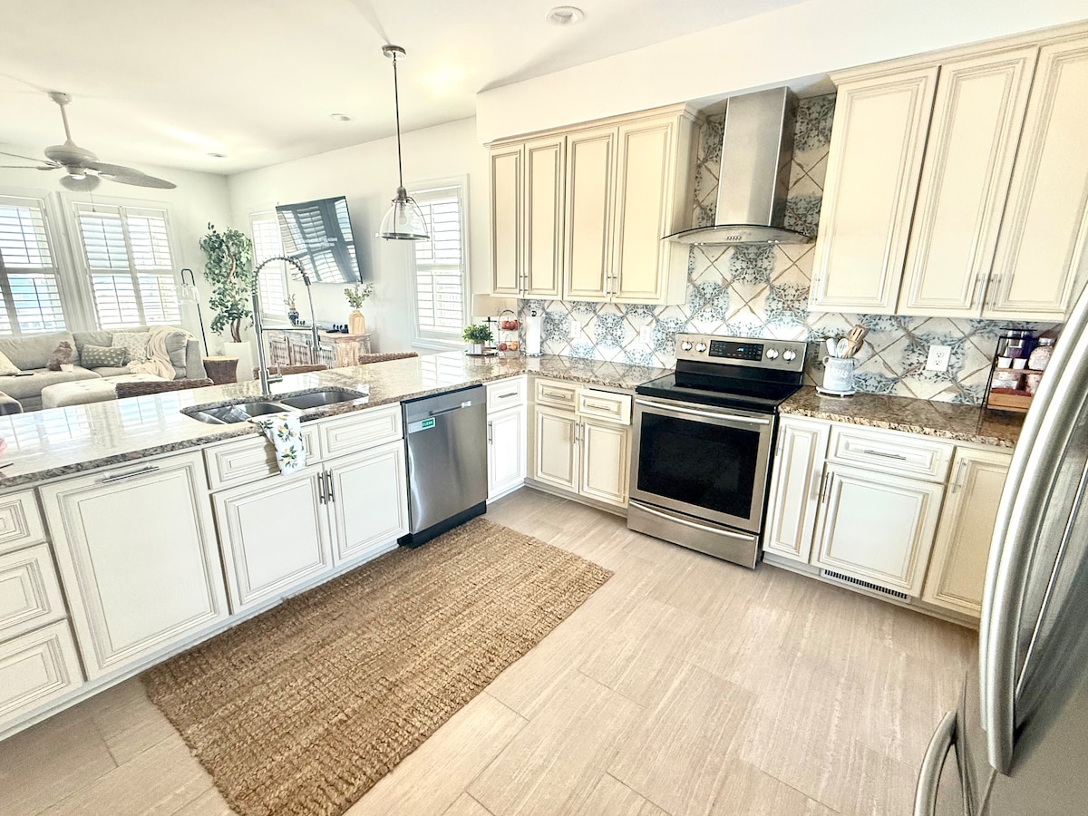 {Luxe} OCEAN VIEWS | Private Beach, Espresso Bar!