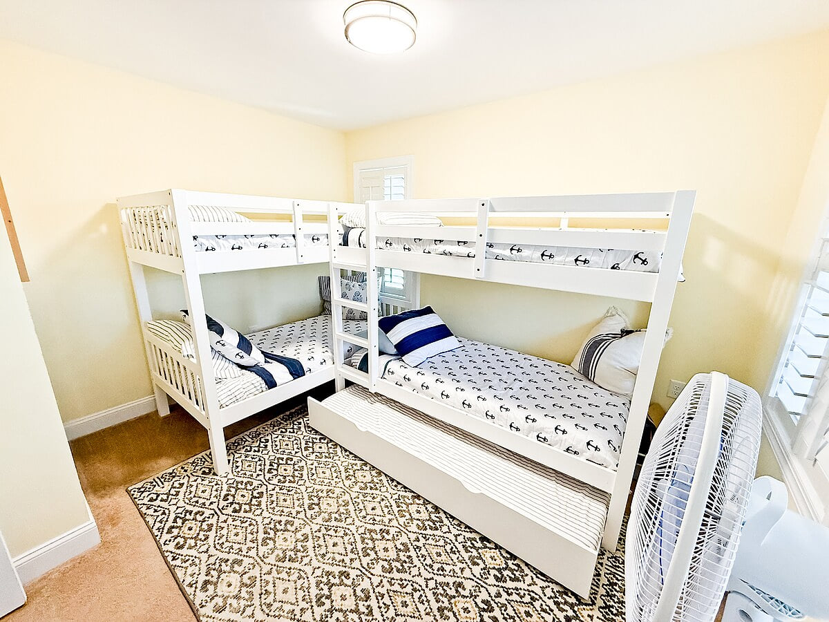 BEDROOM 4: BUNK ROOM