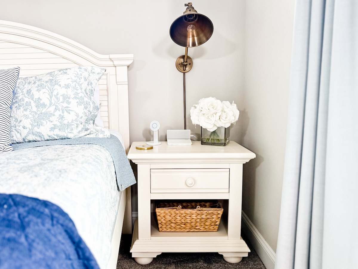 {Luxe} Private beach, Espresso Bar, HOT TUB, ELVTR image 2