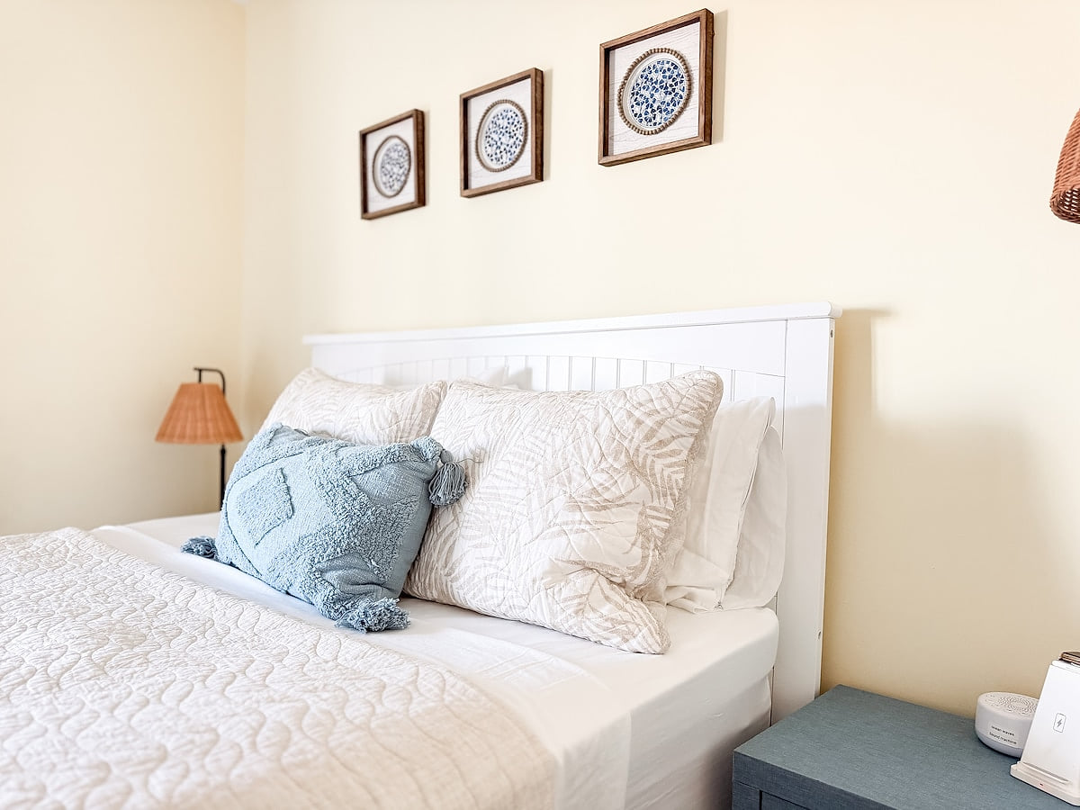 BEDROOM 3: QUEEN Coastal room