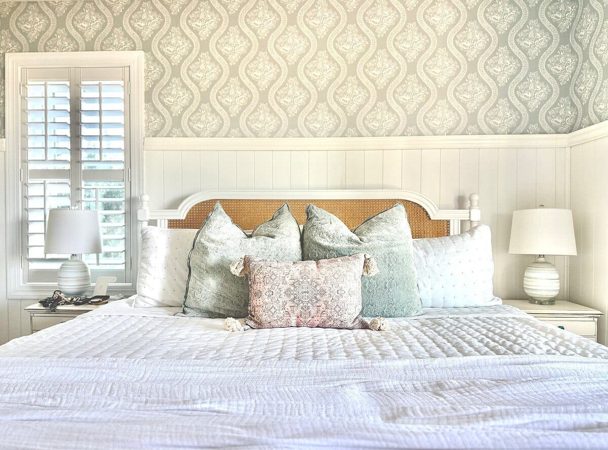 BEDROOM 2: 2ND primary suite w/ en suite bathroom