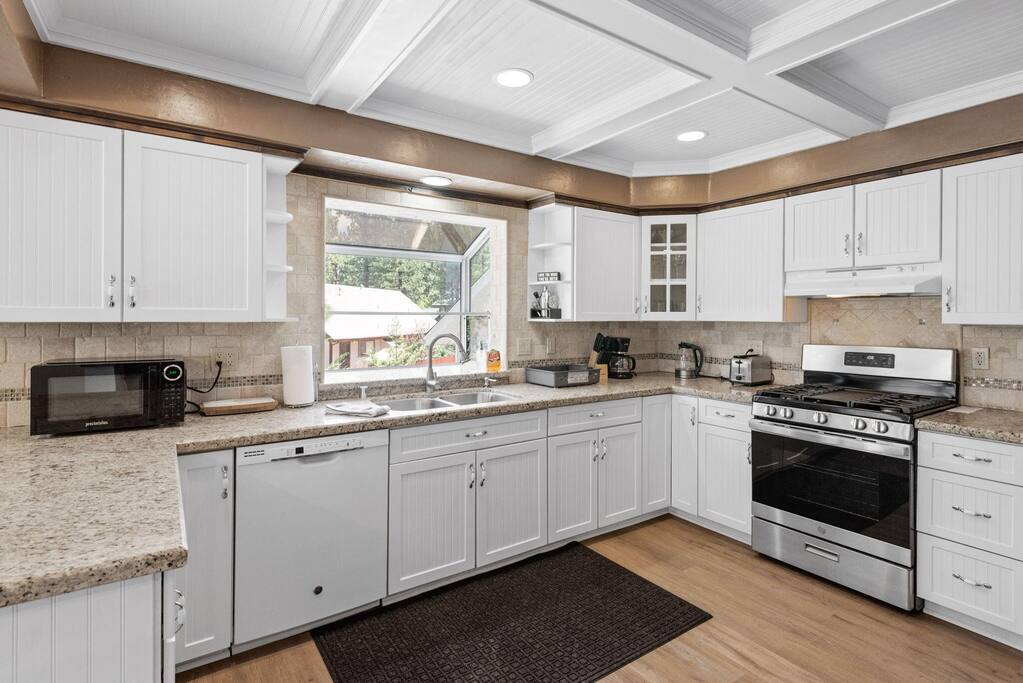 Big Bear Getaway | 3BR House w/Game Room