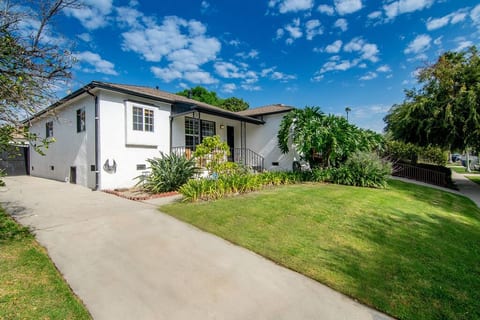 3BR LA Family Home w/ Yard & BBQ