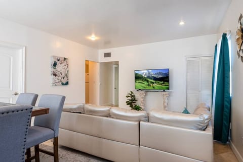 Spacious 2-Bedroom Apartment with Full Kitchen