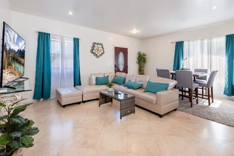 Spacious 2-Bedroom Apartment with Full Kitchen