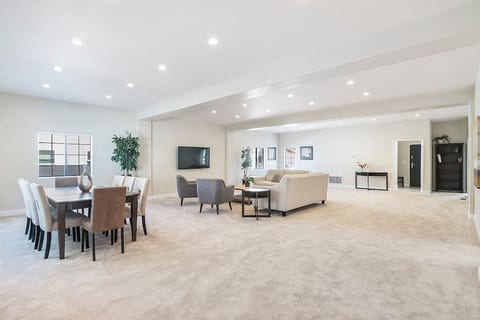 Beautiful 6BR Family Getaway in Prime Location