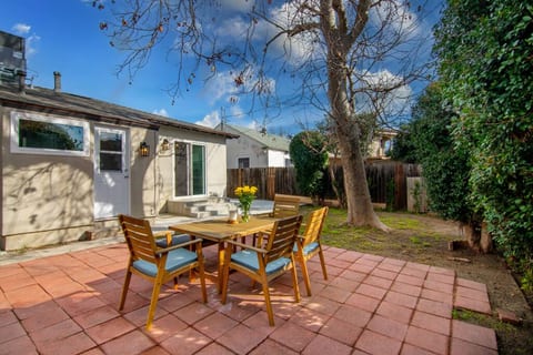 Chic 3BR Getaway + Hot Tub Near Universal Studios