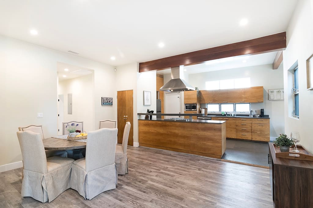 Stylish 4BR Home Prime Location Hancock Park