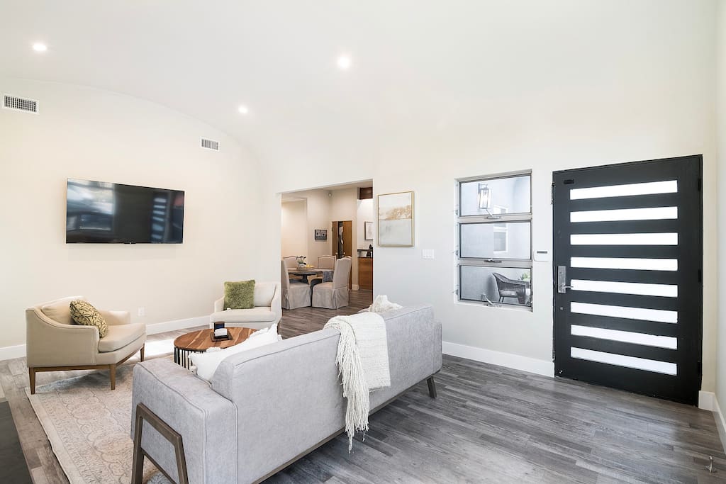 Stylish 4BR Home Prime Location Hancock Park