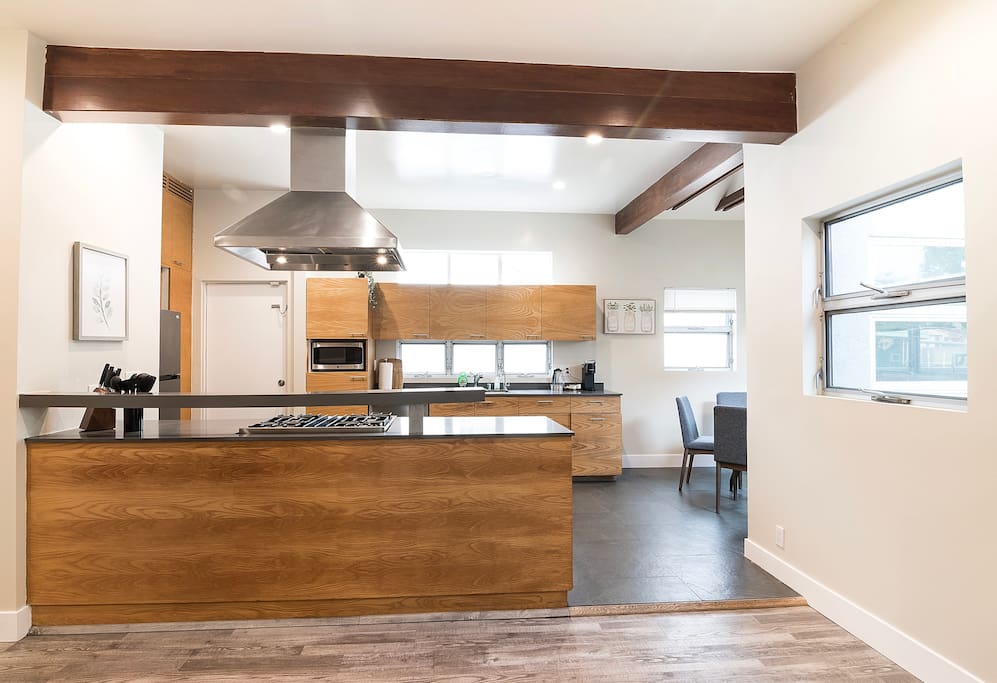 Stylish 4BR Home Prime Location Hancock Park
