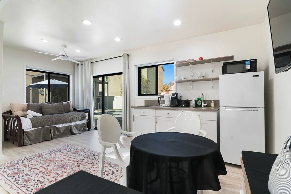 Modern Studio Suite w/ Kitchen by Miracle Mile