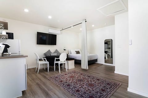Modern Studio Suite w/ Kitchen by Miracle Mile