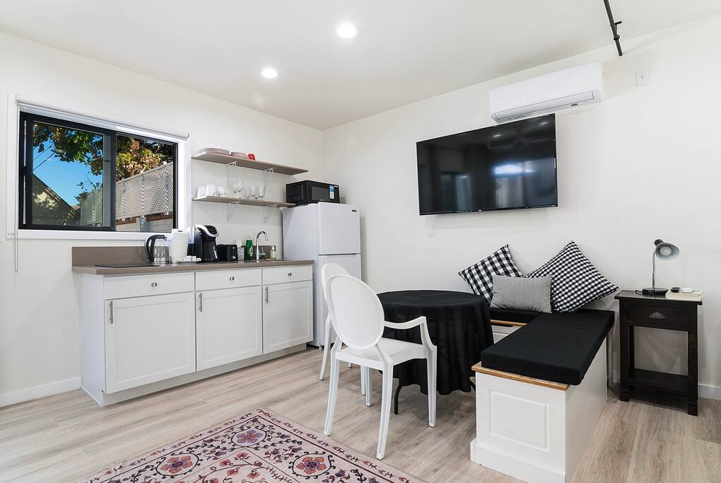 Modern Studio Suite w/ Kitchen by Miracle Mile