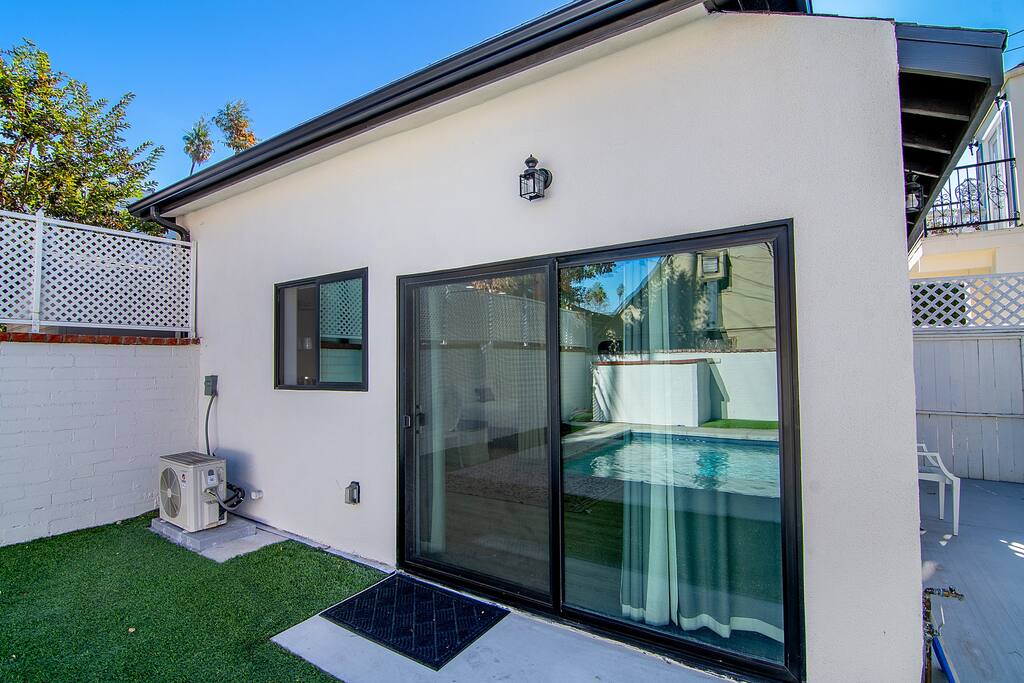 Modern Studio Suite w/ Kitchen by Miracle Mile