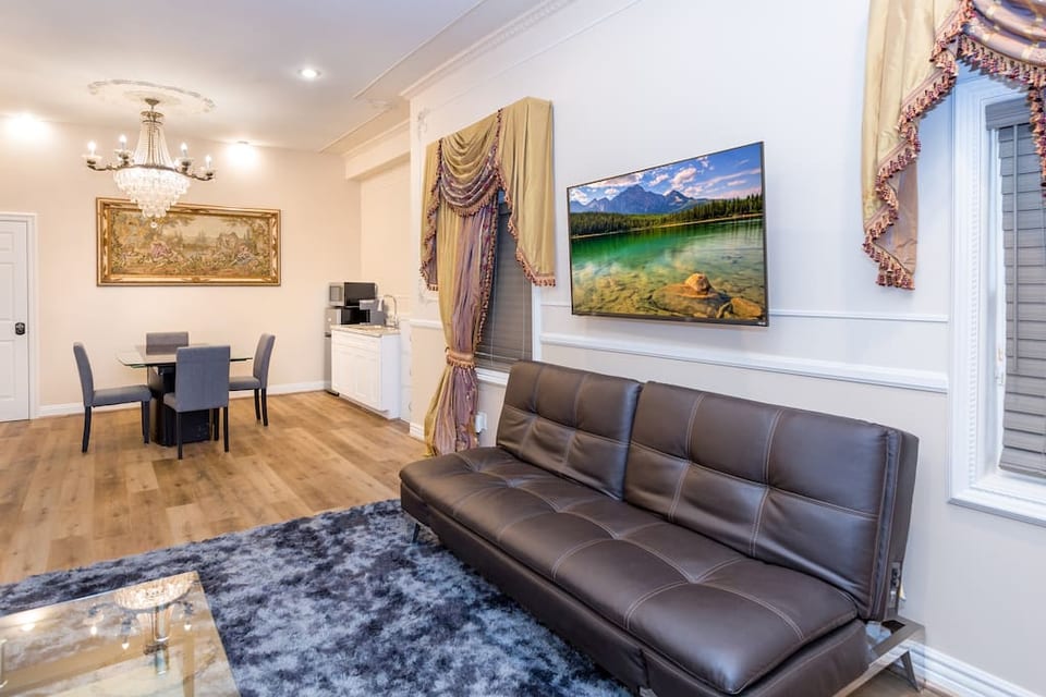 Cozy 2BR w/Kitchenette & Dining  Beverly Hills - Beverly Hills