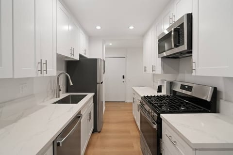 2BR + Bonus Room w/Pool Access Near Universal's