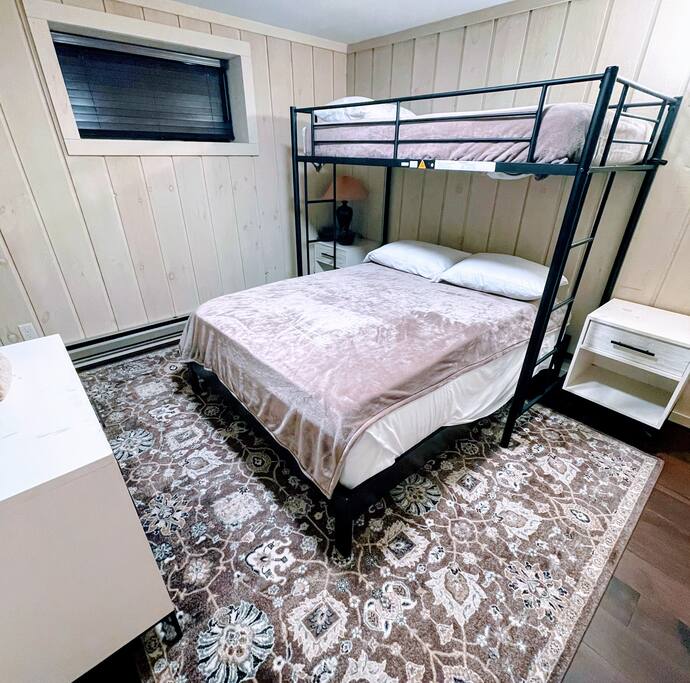 2BD 1BA | Mount Snow VT | Ski-Back Trail | Shuttle