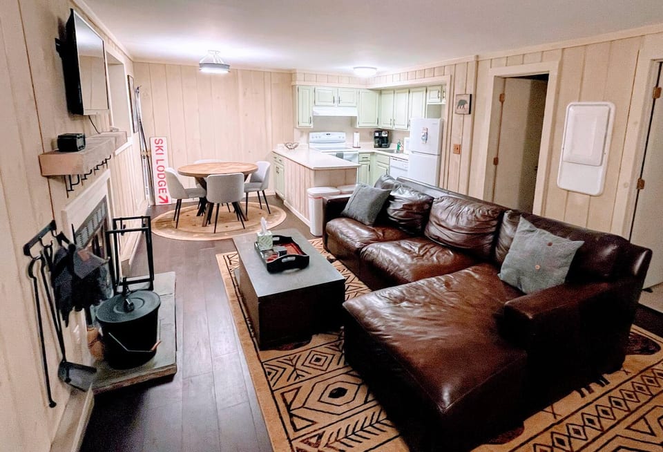 2BD 1BA - Mount Snow VT - Ski-Back Trail - Shuttle - Dover