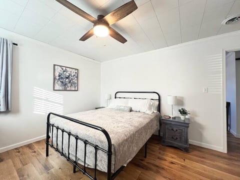 Cozy Bluebird Haven - Cozy & Clean near I-57