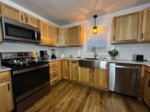 Cozy Bluebird Haven - Cozy & Clean near I-57