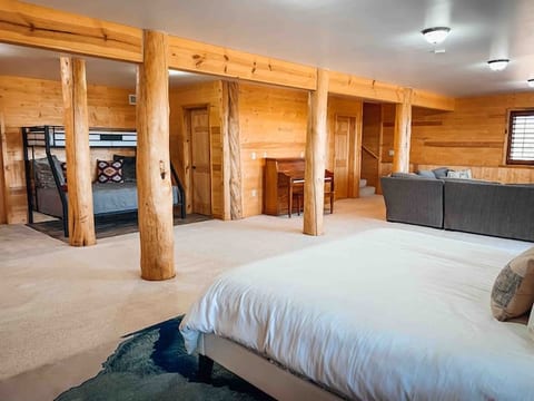 Cabin next to Royal Gorge & Nt’l Forest
