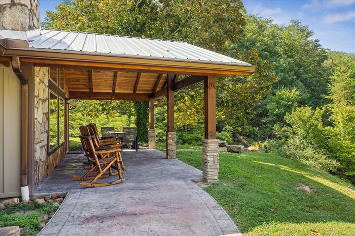 private-15-acres-w-pond-hot-tub-game-room/