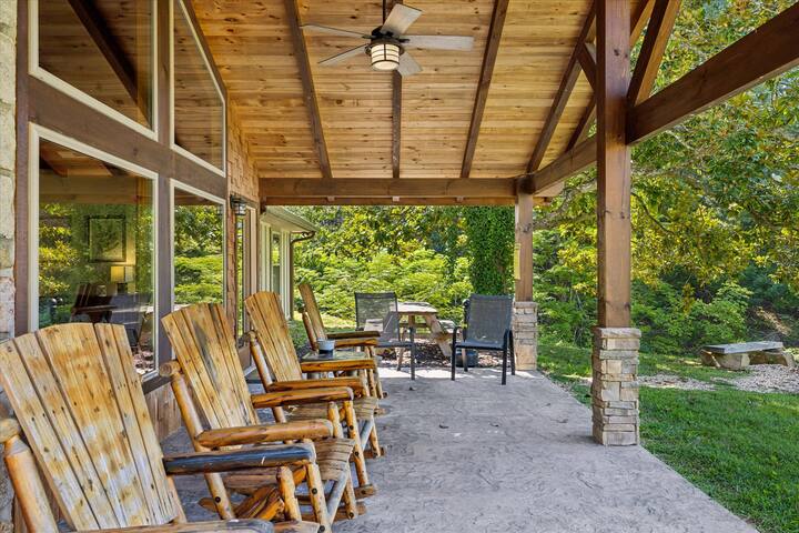 private-15-acres-w-pond-hot-tub-game-room/