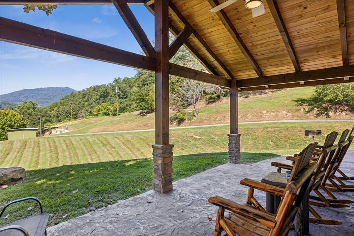 private-15-acres-w-pond-hot-tub-game-room/