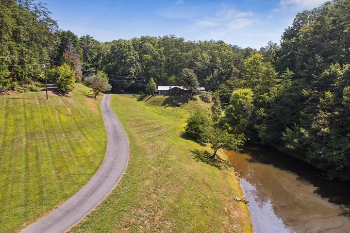 private-15-acres-w-pond-hot-tub-game-room/