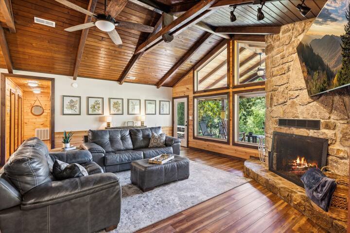 private-15-acres-w-pond-hot-tub-game-room/