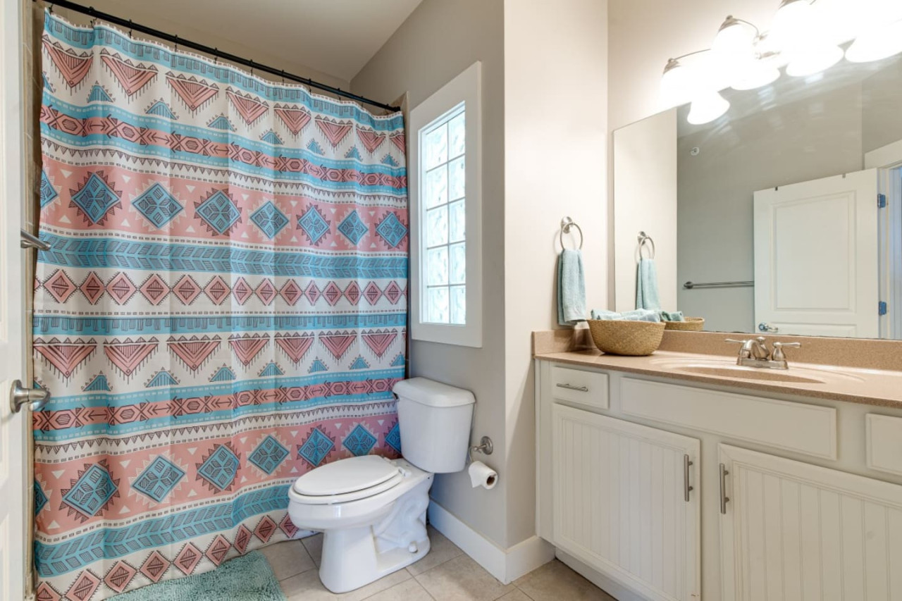 dolly-would!-luxorparkingorking-bedsornear-music-row/