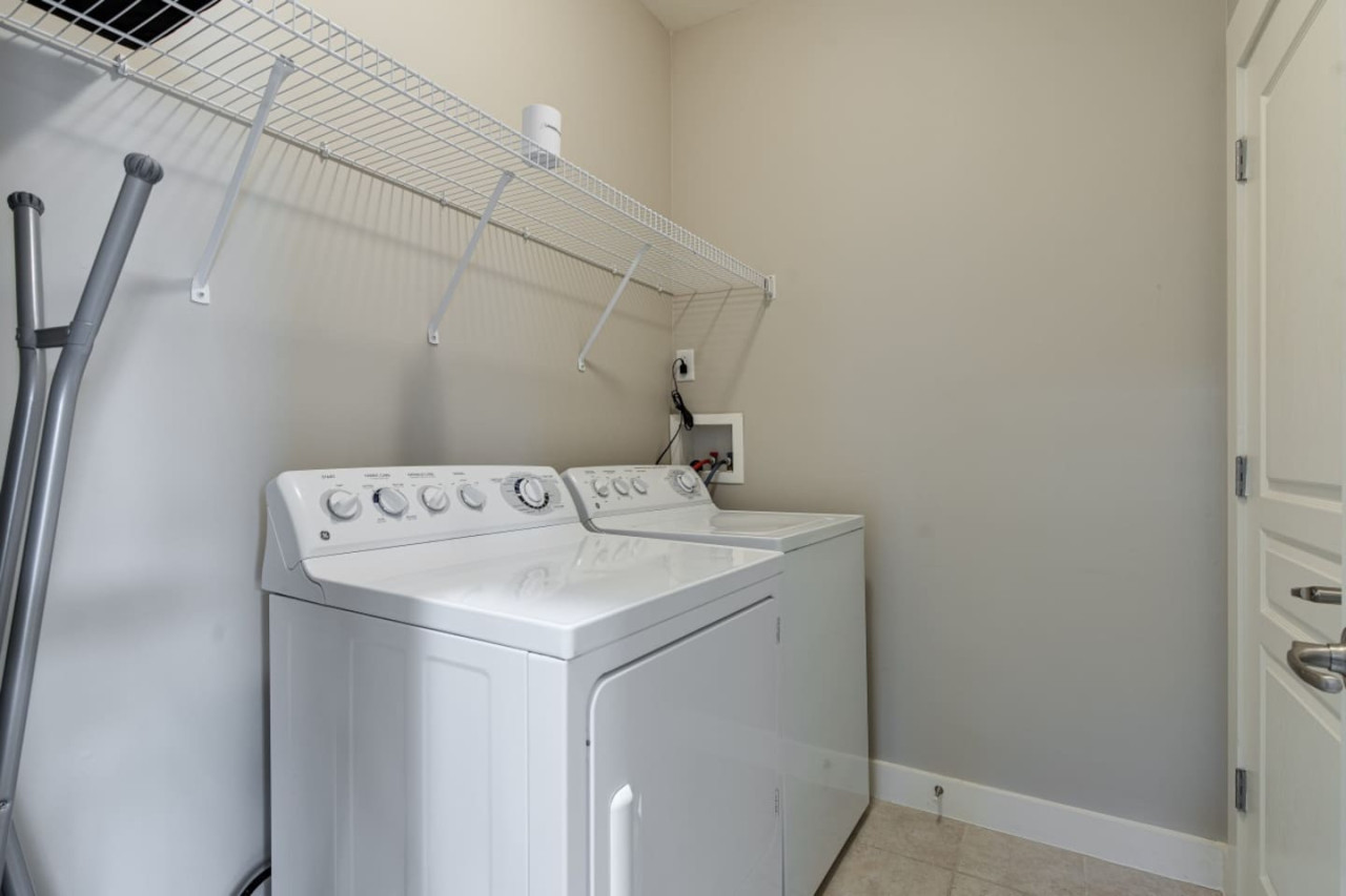 dolly-would!-luxorparkingorking-bedsornear-music-row/